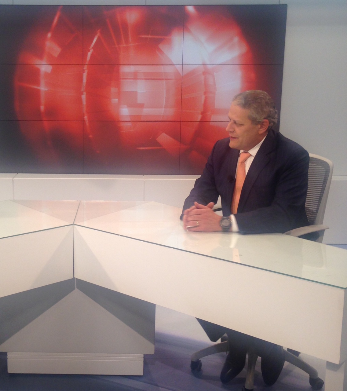 Luis Robles Miaja, presidente de la Asociación de Bancos de México, en entrevista con Carlos Puig en MILENIO Televisión.
