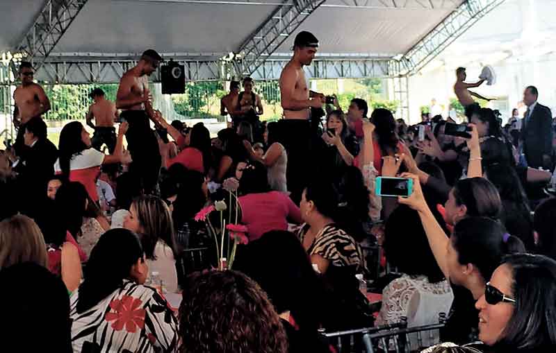 'Polistripers' en Veracruz. La SSP de la entidad decidió celebrar el Día Internacional de la Mujer con los chistes sexistas del payaso 'Pipirrín' y un
