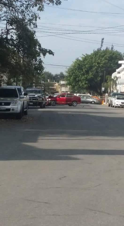 Vehículo donde se trasportaban los delincuentes abandonado en Madero.
