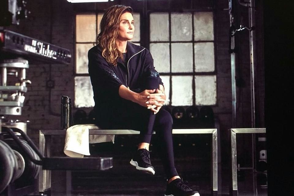 Caitlyn Jenner modelando. 