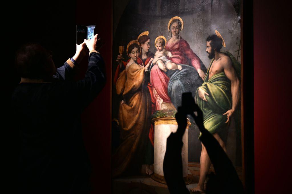 El curador de la exposición es el profesor David Ekserdjian, considerado uno de los mayores expertos en la llamada Escuela de Parma.