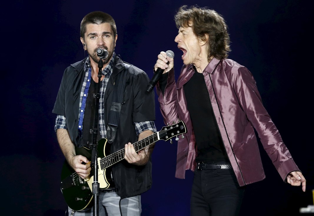 Los Rolling y Juanes interpretaron juntos el tema "Beast of Burden".