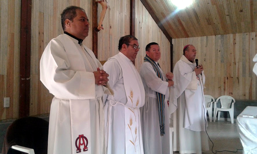 Padre Pablo Salazar hace frente a la marginación.