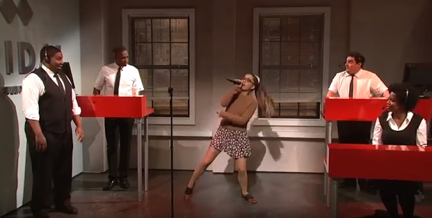 Ariana Grande en su imitación de Rihanna.