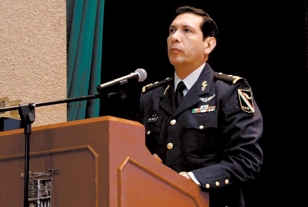 El director de Derechos Humanos de la Sedena al participar en foro de justicia y paz.