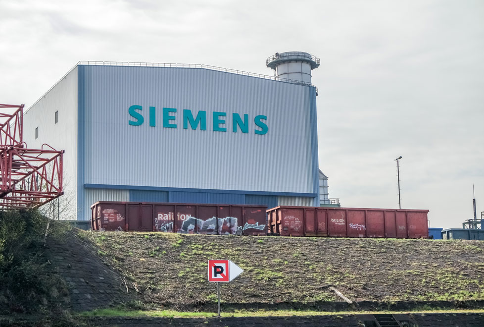 La empresa dice que el recorte se verá revertido con más contrataciones en el futuro cercano.
