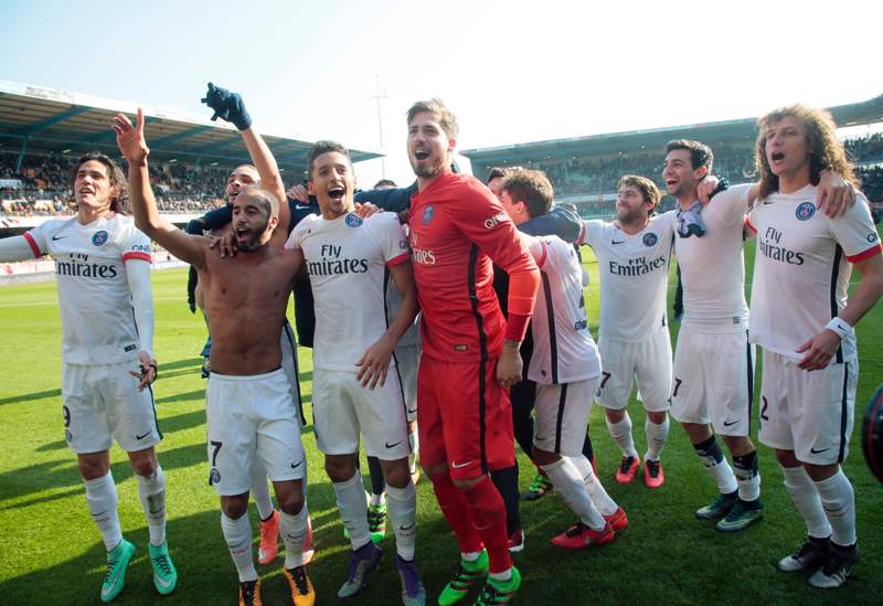 Jugadores del PSG celebran el campeonato 