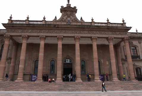 No se requeriría el permiso del gobernador para que acudan.