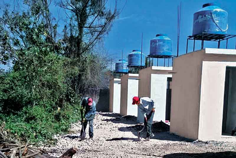 La construcción, en la colonia Aztlán.