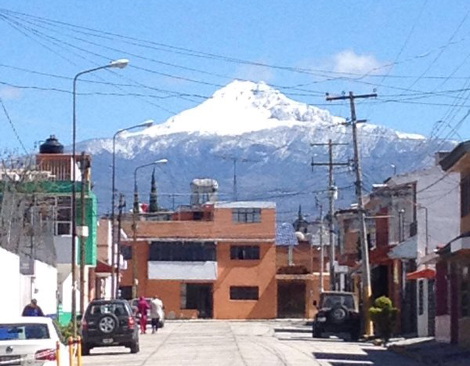 La Malinche se dejó ver por los fuertes vientos y el descenso de la temperatura. 