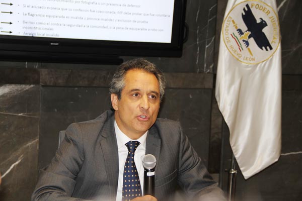 El magistrado presidente pasó por alto la ley orgánica que le permite sólo proponer al personal. 