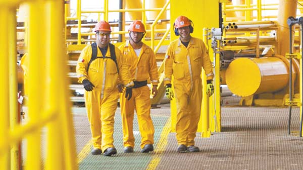 Caída de la actividad petrolera pega a economías locales.