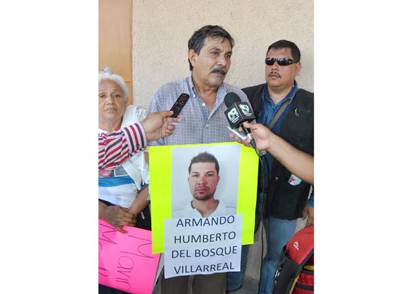 Don Humberto acudió a diversas instancias buscando a su hijo. 