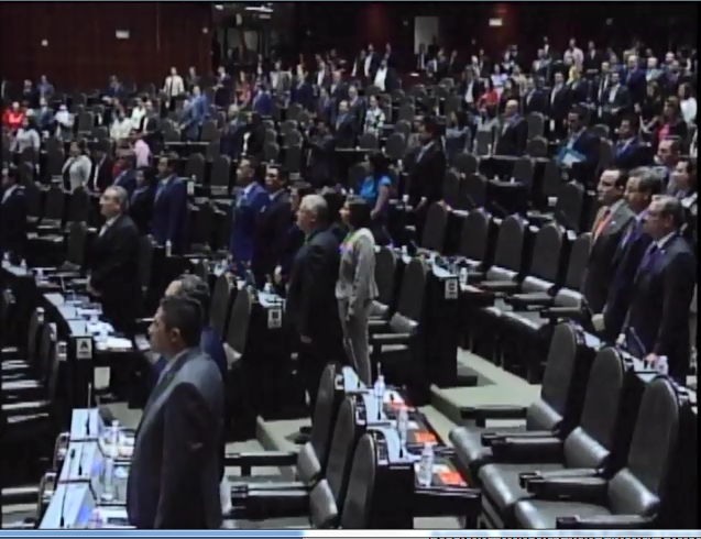 En el Palacio de San Lázaro, los diputados guardaron un minuto de silencio por la muerte de Mónica Arriola.