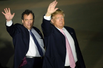 Las primarias del nuevo supermartes en cinco estados pueden acercar a Donald Trump (d) en forma decisiva a la nominación republicana