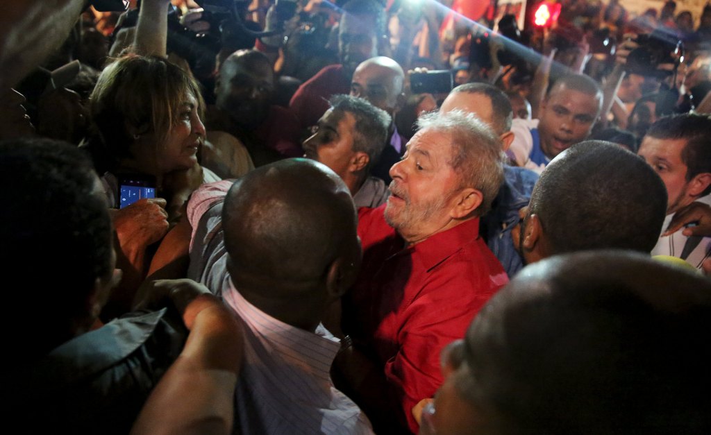 Lula fue ovacionado por miles de personas en Sao Paulo.