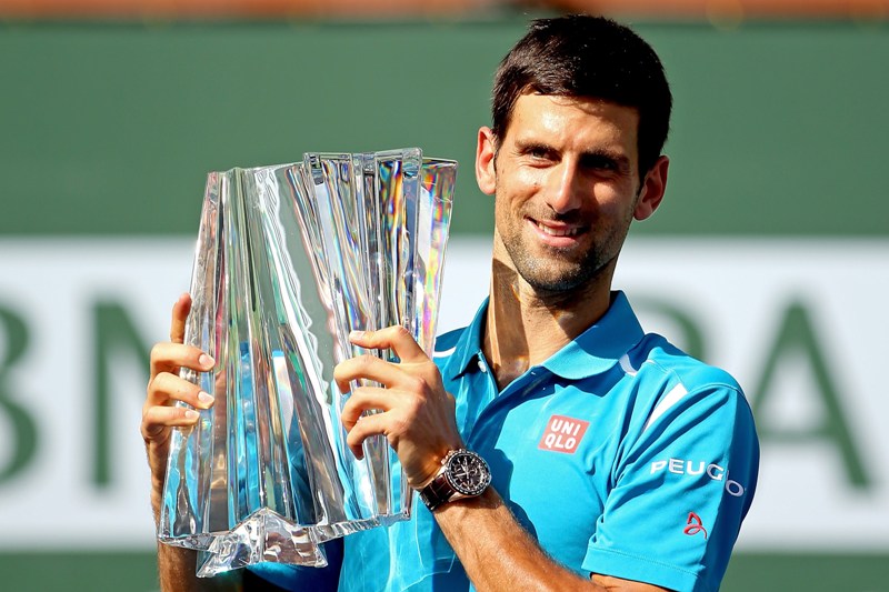 El serbio alza el trofeo de campeón 