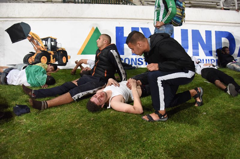 Un aficionado es atendido tras enfrentamientos en estadio de Marruecos 