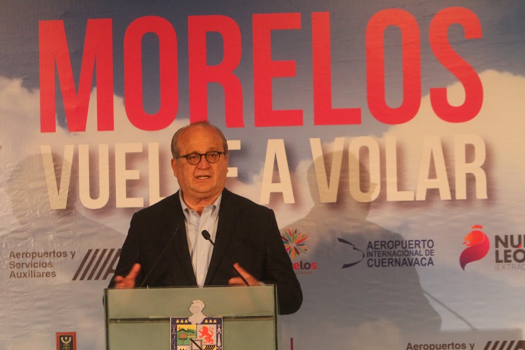 Graco Ramírez  gobernador de Morelos, acudió a la presentación del vuelo Cuernavaca-Monterrey. 