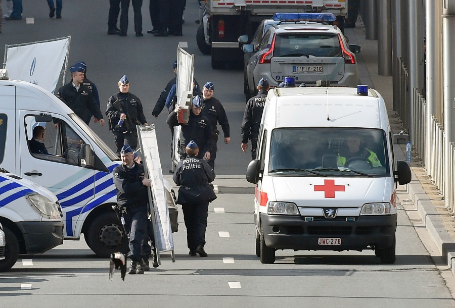 La policía de Bélgica aseguró la zona cercana a la estación del metro Maelbeek en Bruselas tras las explosiones. 