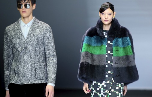 A partir de la próxima colección de otoño, Armani dejará de utilizar pieles de animales en sus prendas. 