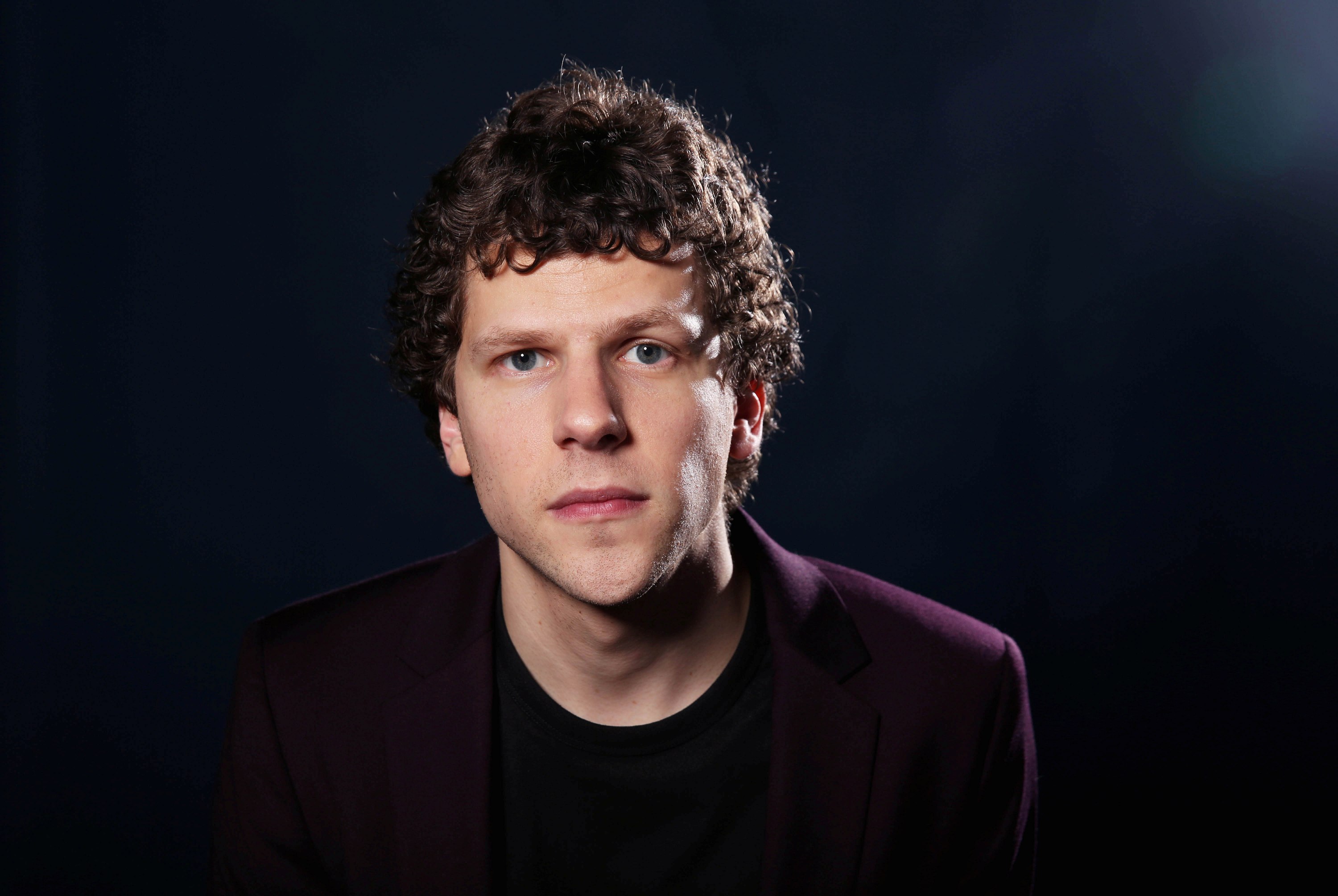 Jesse Eisenberg da vida a Lex Luthor. 