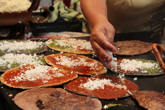 La población hará las gorditas gratis. 