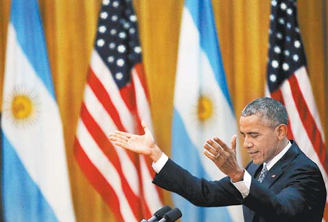 Barack Obama participó en una plática con jóvenes emprendedores en el Centro Cultural Usina del Arte, en Buenos Aires.