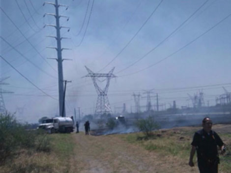El fuego y explosión comenzó a las 12:00 de este jueves, a la altura de la colonia Valle de Santa María.