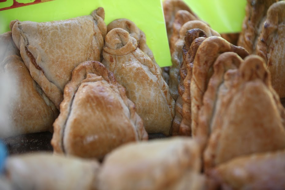 Tapatíos disfrutan de empanadas y visitan los 7 Templos 