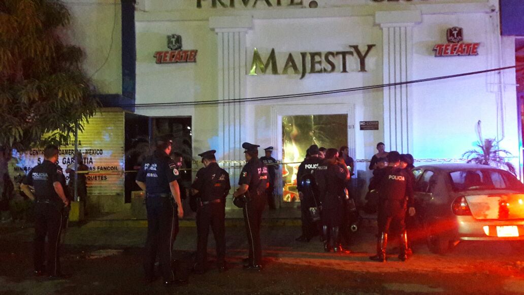 El bar fue atacado ayer por la noche.