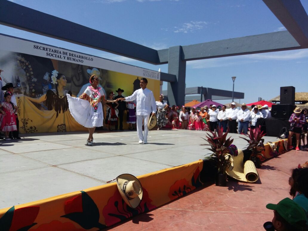 Festival de huapango en la escollera de Miramar.