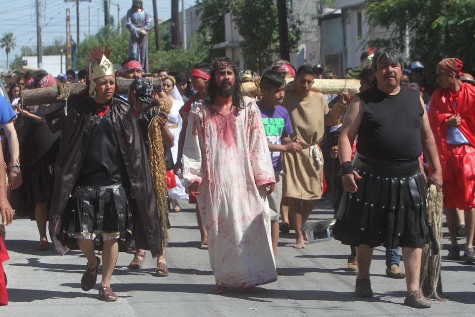 Fueron aproximadamente cincuenta personas las que se unieron a la procesión. 