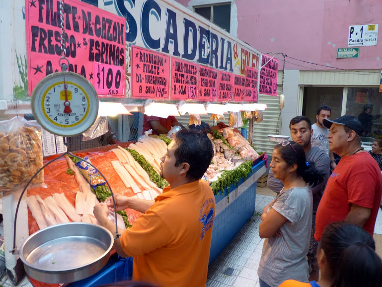 El pescado del Mercado Juárez viene de Sinaloa y Sonora.