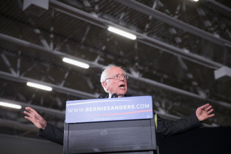 Bernie Sanders, en un acto de campaña ayer en el Alliant Energy Center de Madison, Wisconsin, donde se celebran primarias el 5 de abril