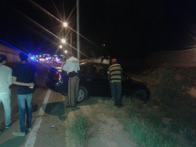 A escasos metros se colocó el puesto de revisión del operativo Alcoholímetro.