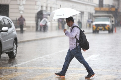 En la Mesa del Norte predominará cielo medio nublado a nublado con 80 por ciento probabilidad de lluvias aisladas en Nuevo León y San Luis Potosí.