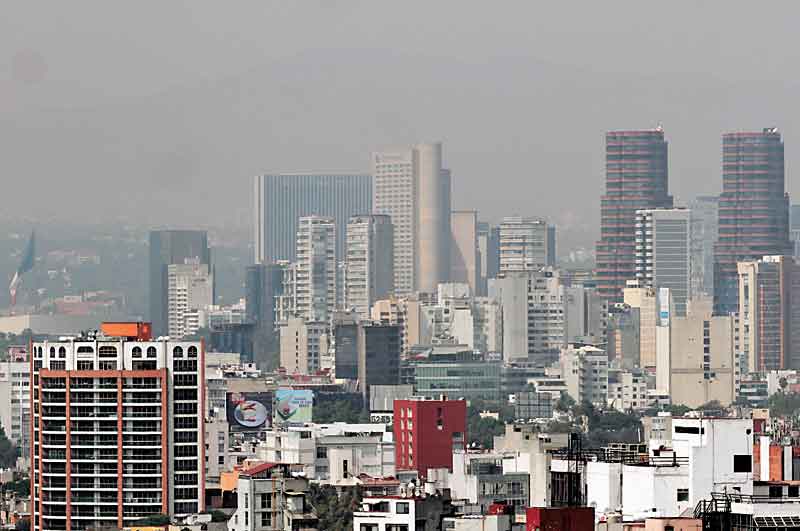 Medio Ambiente local informó que 70 mil empresas contaminan a la Ciudad de México.