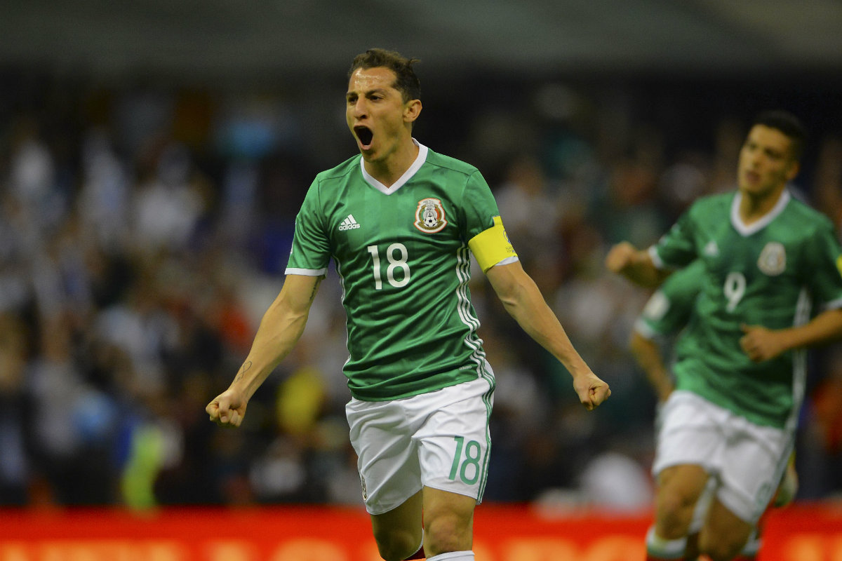 Andrés Guardado abre el marcador en el Azteca, por la vía penal