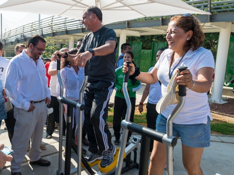 El gobernador Gabino Cué inauguró el Centro de Recreación y Acondicionamiento Deportivo “Venustiano Carranza”. La obra tuvo una inversión federal y es