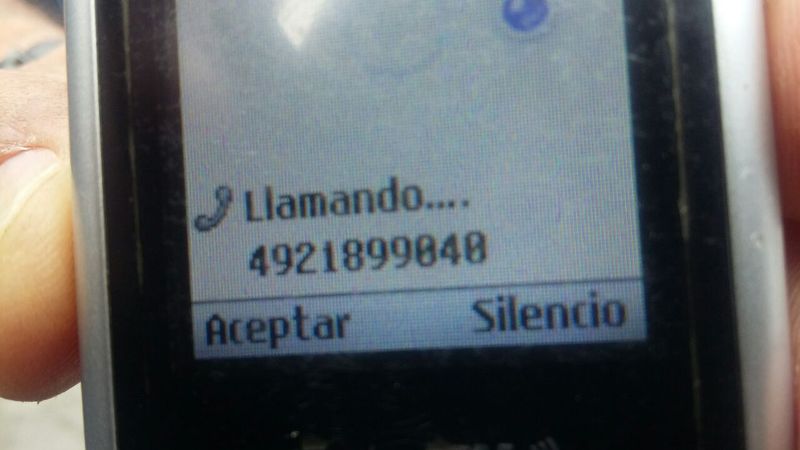 Momento en que los delincuentes le llamaban a la probable víctima.