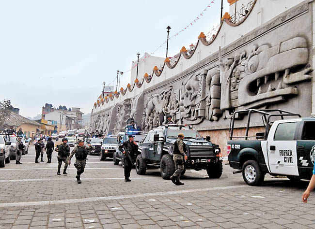 Un convoy de elementos de la Fuerza Civil que realizaron patrullajes. 
