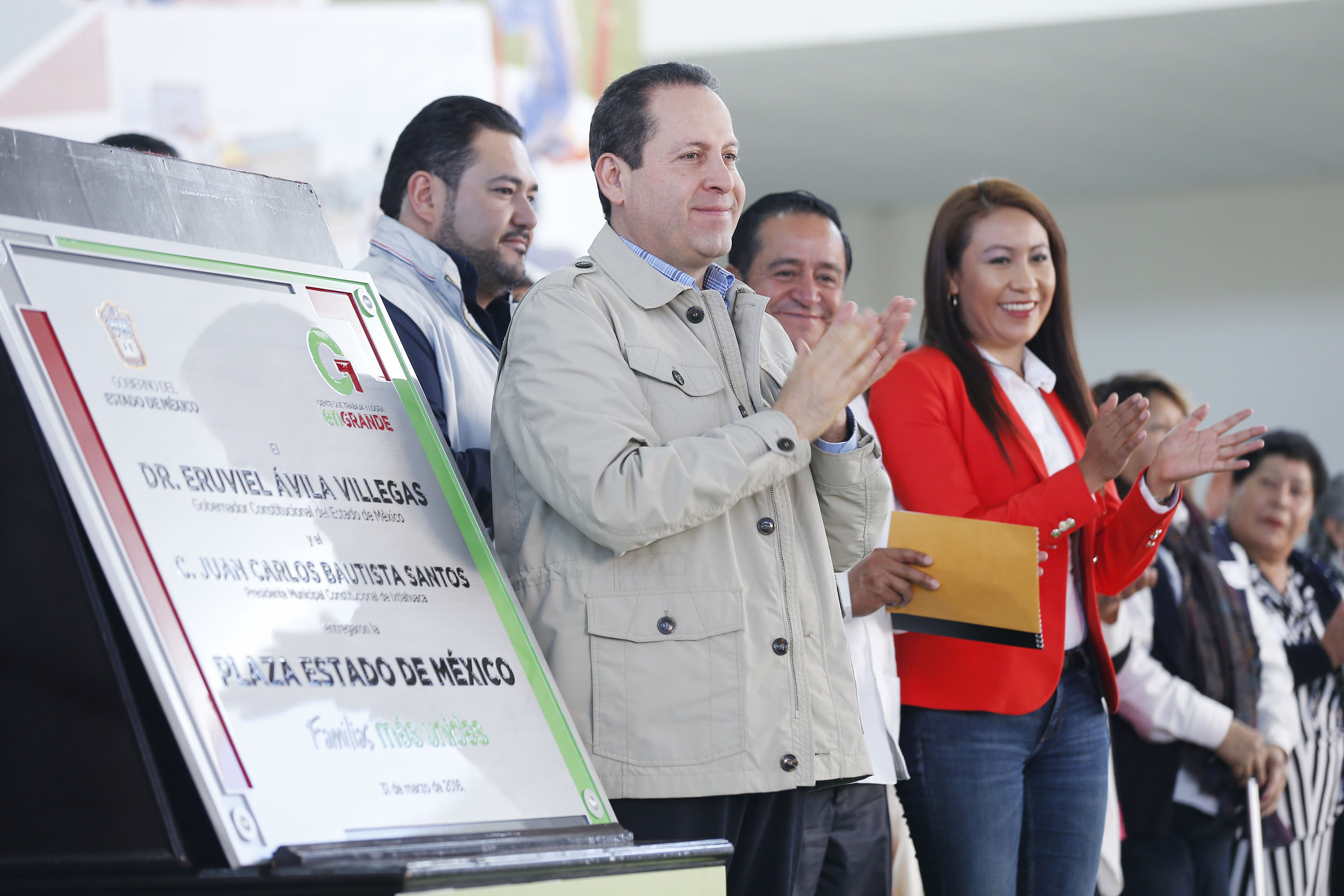 Eruviel Ávila encabezó la entrega de las Acciones para la Mujer y la inauguración de la Plaza Estado de México de Ixtlahuaca.