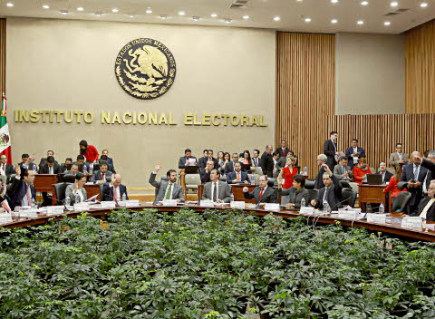Durante la sesión, se aprobaron modificaciones al Acuerdo INE/CG78/2015 a solicitud del Instituto Nacional de las Mujeres, de la Procuraduría General 
