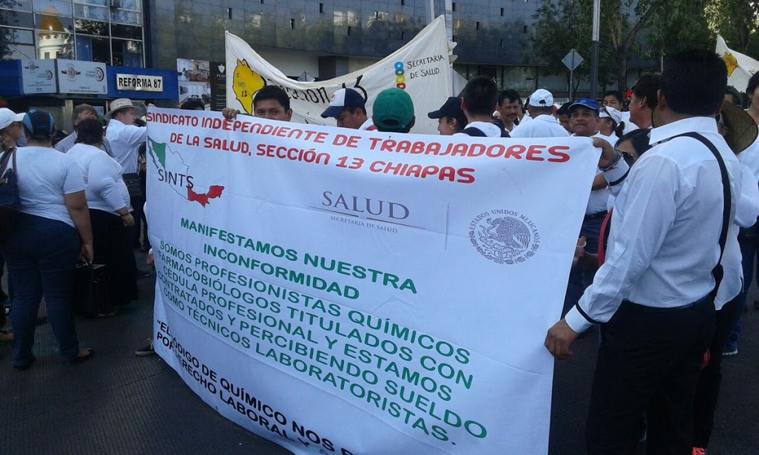 Trabajadores de la salud demandan mejores salarios a la Secretaría de Salud federal.