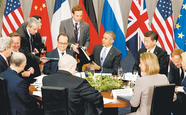 Barack Obama, flanqueado por el presidente francés François Hollande (izq.) y por el chino, Xi Jinping, entre otros jefes de Estado.