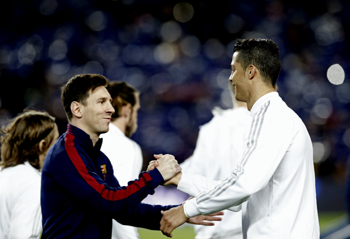 Messi y Ronaldo, saludo antes de la batalla