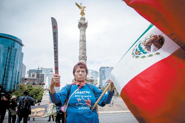 Mujer de Atenco, en una de las movilizaciones en la Ciudad de México.