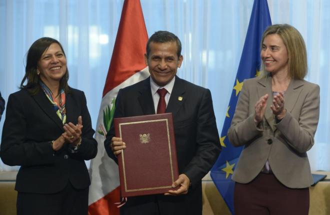 Ollanta Humala (c), durante una reciente visita a la sede de la Unión Europea, en Bruselas