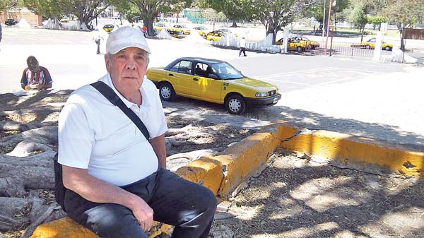 Adolfo Orozco es uno de los que espera poder tener su propio carro para trabajar.
